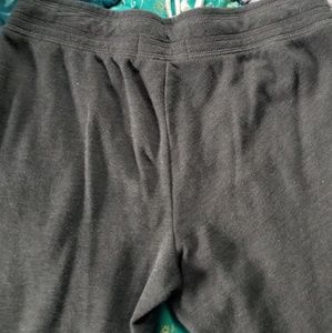 Old Navy Pants - Comfy short sweatpants Old Navy Pants - Comfy short sweatpants